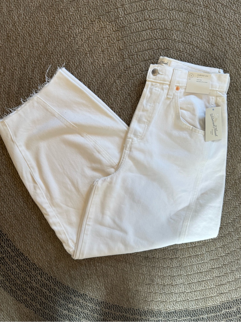 Universal Thread White Curved Leg Barrel Jeans Raw Hem Size 2 NWT high rise
